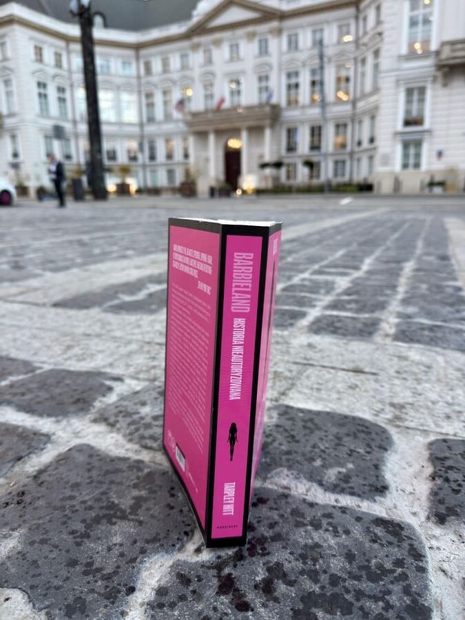 Okładka książki "Barbieland" Tarpley Hitt