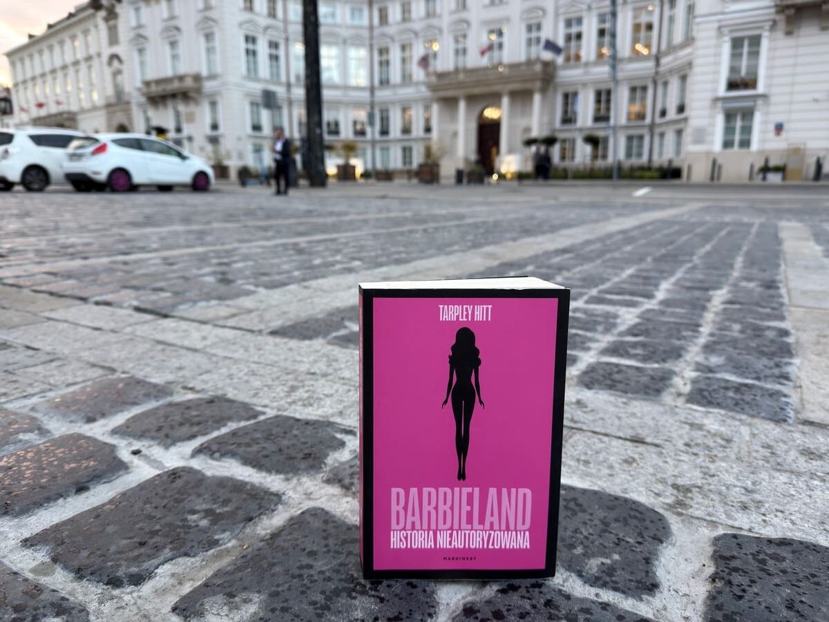 Okładka książki "Barbieland" Tarpley Hitt