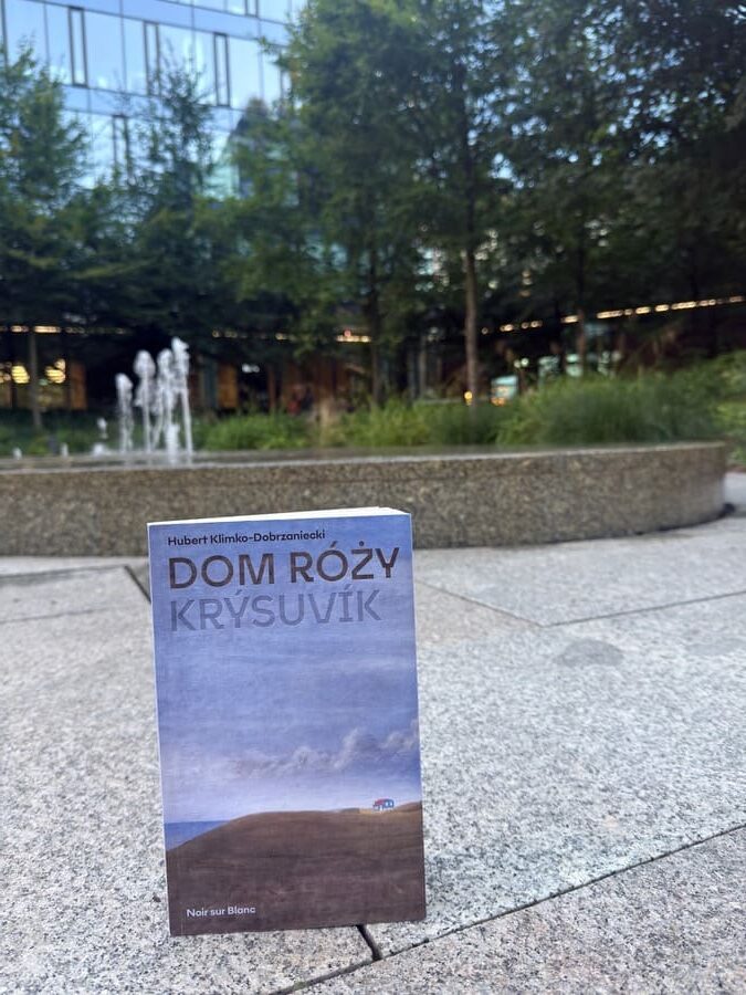 Okładka książki "Dom róży. Krysuvik" Hubert Klimko-Dobrzaniecki