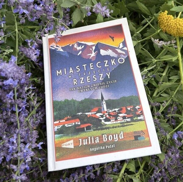 Okładka książki "Miasteczko w Trzeciej Rzeszy" Julia Boyd