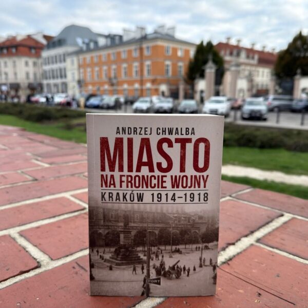 Okładka książki "Miasto na froncie wojny" Andrzej Chwalba